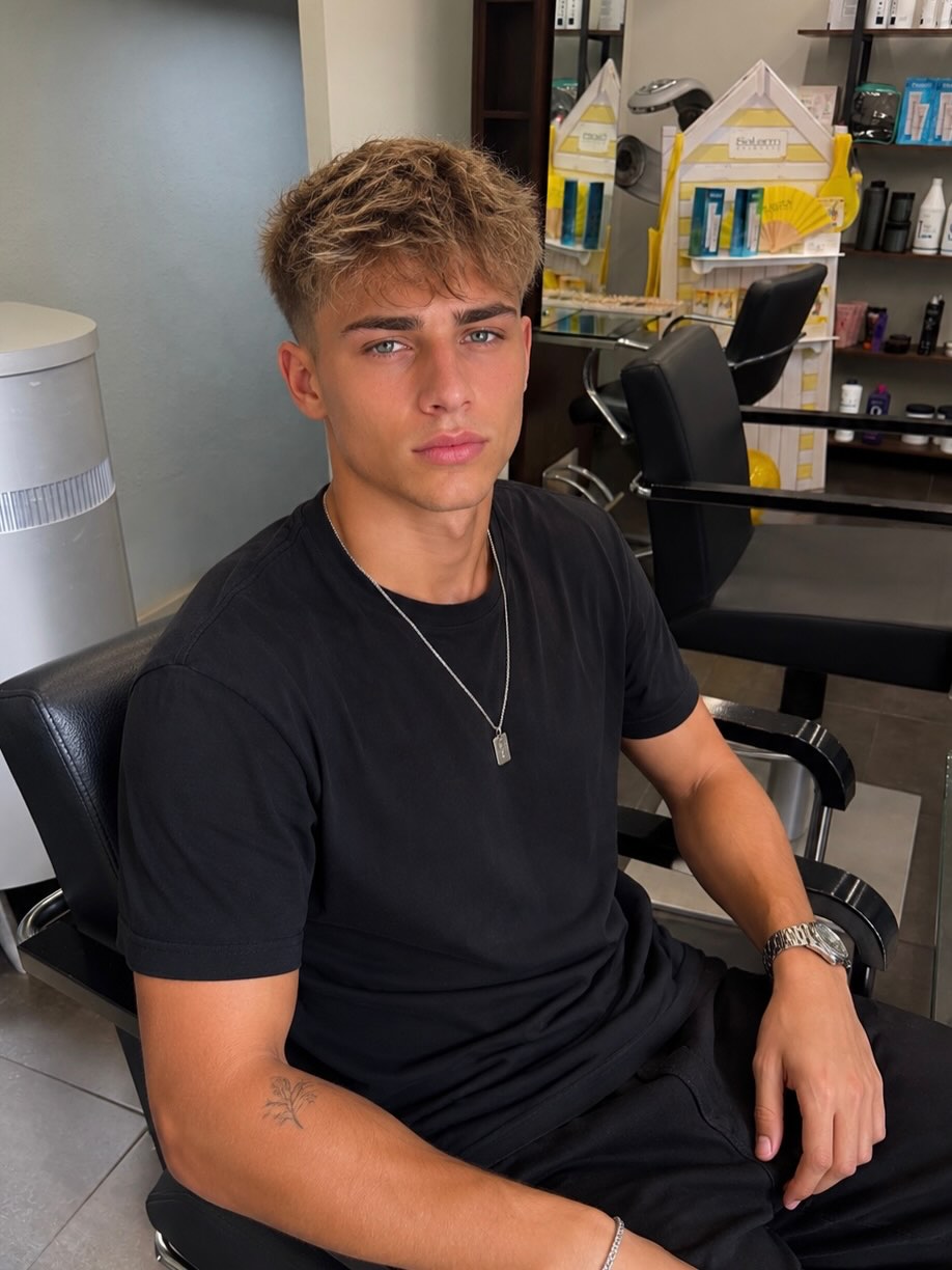 Corte de hombre con textura en Jhon Salón Barcelona